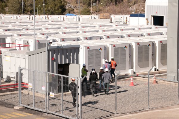 AES Andes inicia operación comercial de la segunda fase de sistema de almacenamiento de energía en la RM
