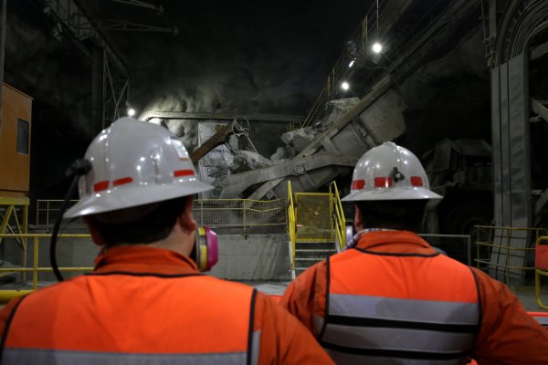Gobierno busca aumentar producción de cobre de Chile en 1 millón de toneladas a 2026, equivalente a otra "Escondida"