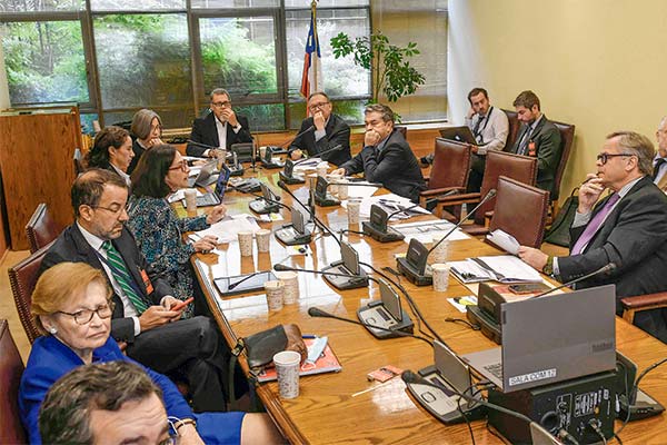 <p>En su rol de vicepresidente del Banco Central, Pablo García, ha sido parte de las presentaciones del consejo ante senadores de la comisión de Hacienda. Foto: Agencia Uno</p>