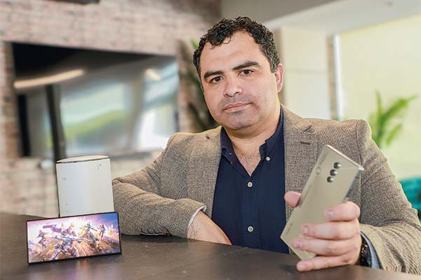 <p>Gerente comercial de ZTE, Felipe Saba. Foto: Julio Castro</p>
