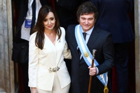Javier Milei asume el cargo de Presidente prometiendo profundos recortes de gasto para Argentina