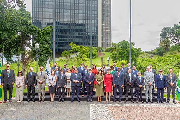 CAF anuncia préstamos a Chile para hidrógeno verde y fortalecer las regiones
