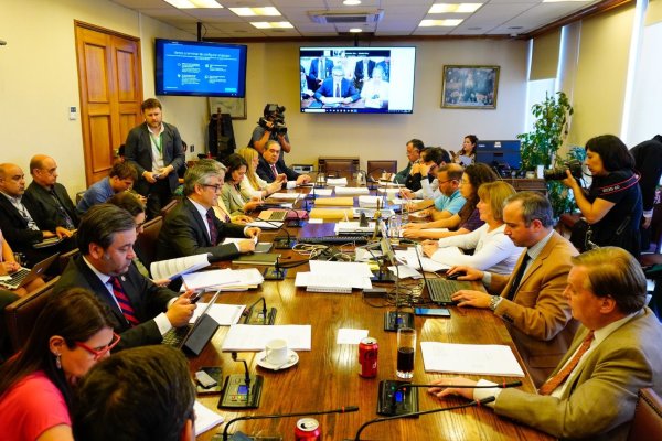 Reajuste del sector público inicia su tramitación en el Congreso con amplia inclusión de temas misceláneos