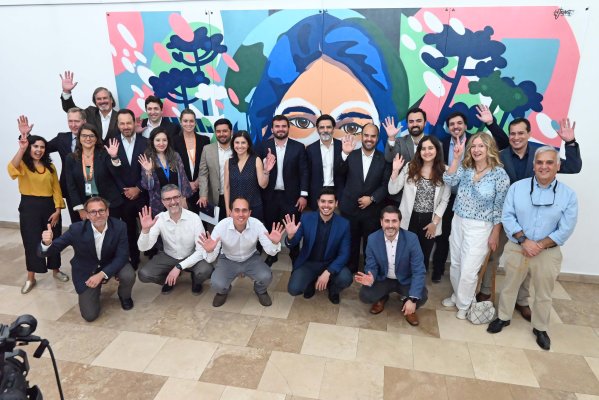 Colbún, Anglo American y Corfo impulsan proyecto para desarrollar primer bus a hidrógeno verde hecho en Chile