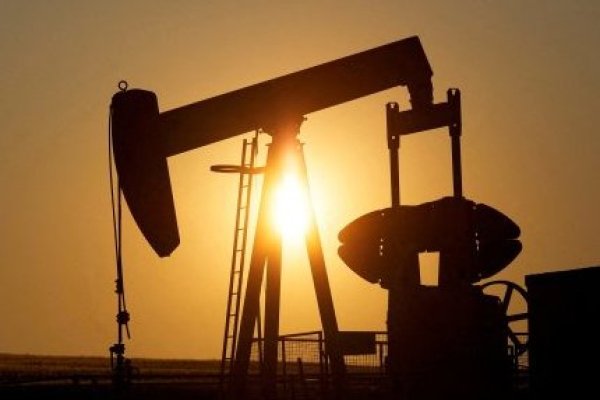 <p>Petróleo: Barril se hunde más de 4% a un mínimo en seis meses tras datos del IPC en EEUU</p>