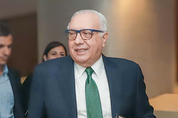 Se suman nuevos desistimientos de querellas contra Álvaro Saieh, pero diligencias de la Fiscalía continúan