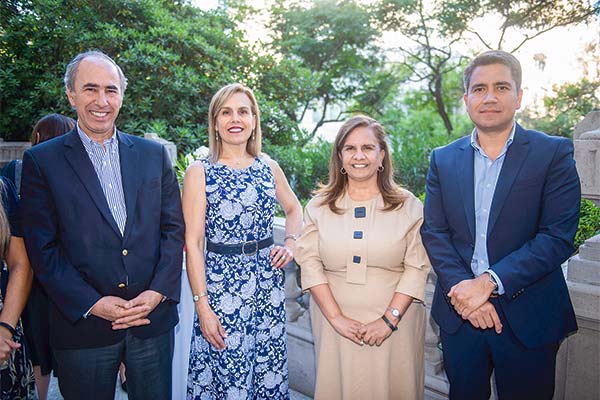<p>Ricardo Mewes junto a Cynthia Perisic, Nicole Verdugo y José Pakomio.</p>