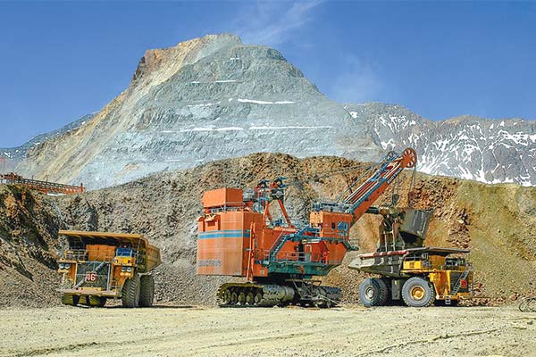 Anglo American activa planes de retiro ante caída de producción en Los Bronces