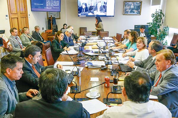 La disputa por el teletrabajo en el sector público que enredó la discusión del reajuste salarial