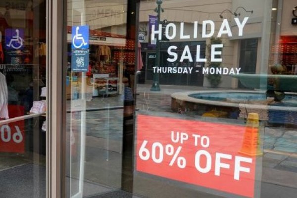 <p>Ventas minoristas en EEUU repuntan inesperadamente, mientras que pedidos de subsidios por desempleo caen</p>