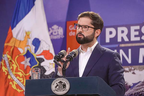 Boric cierra la puerta a otro proceso constitucional y busca retomar control de la agenda con las reformas