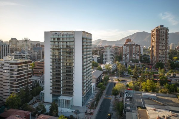 <p>Empresa inmobiliaria canadiense abre las puertas de un quinto edificio en Santiago y busca seguir expandiéndose en la capital</p>