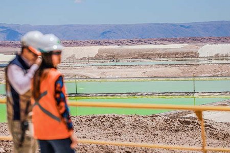 SQM se asocia con Hancock de Gina Rinehart para una oferta conjunta por la totalidad de las acciones de la australiana Azure