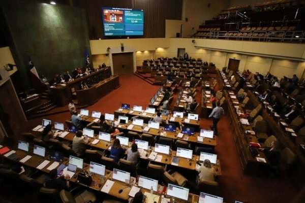 Diputados aprueban el alza salarial del sector público con reajuste a planes de isapre, pero se caen varios artículos misceláneos