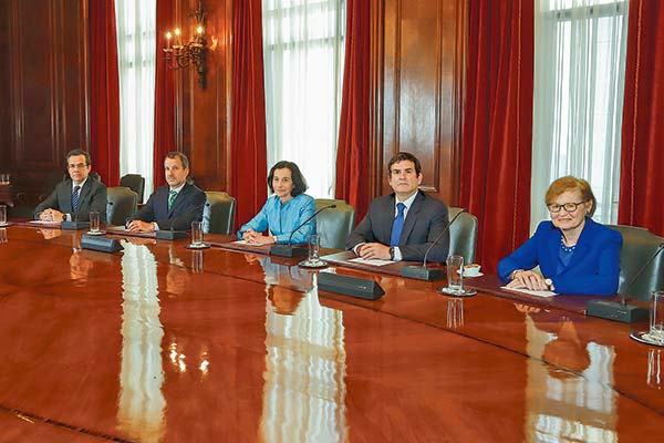 <p>Banco Central reduce la tasa más de lo esperado, anticipa nuevas bajas y se la juega por una menor inflación</p>