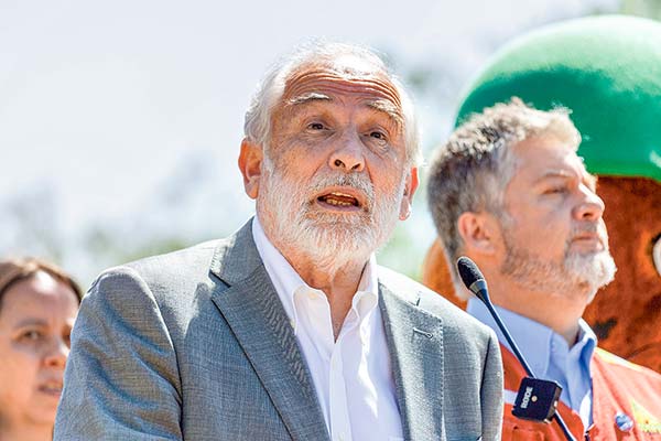 <p>Oposición ingresa acusación constitucional contra Montes y queda con mayoría en la Comisión Revisora</p>