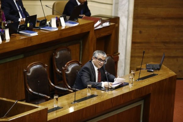 <p>Mega fraude tributario: Marcel responde a Mewes que participaron delincuentes, pero también "3 mil empresas compraron facturas falsas"</p>