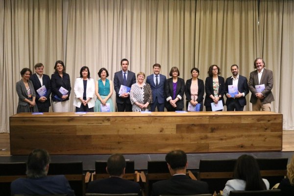 Ministro Pardow tras recibir documento de Comité Estratégico para plan de hidrógeno verde: "Hay un llamado de atención a los liderazgos políticos"