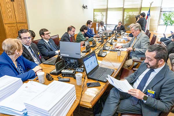Ad portas de nueva vacante en el Consejo, el Socialismo Democrático golpea la mesa y exige mantener los equilibrios en el Banco Central