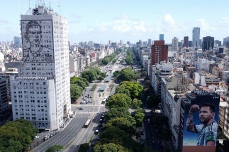 Derogaciones y privatizaciones: los puntos más fuertes del DNU que presentó Milei