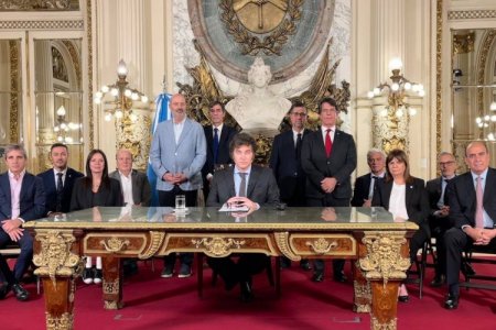 Milei anuncia decreto de urgencia económica horas después de enfrentar su primer desafío en las calles