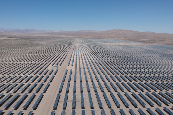 <p>AES Andes y GIP invertirán más de US$ 440 millones para expandir asociación en renovables</p>