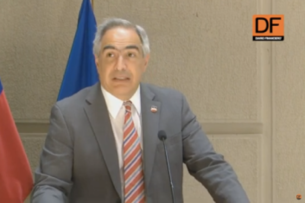 <p>Ahora en DF | Senadores Macaya y Chahuán se refieren a la discusión de la ley de reajuste del sector público</p>