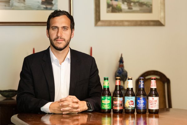 CCU lanza botellas retornables en formato individual, ante caída del uso de esta práctica en la industria