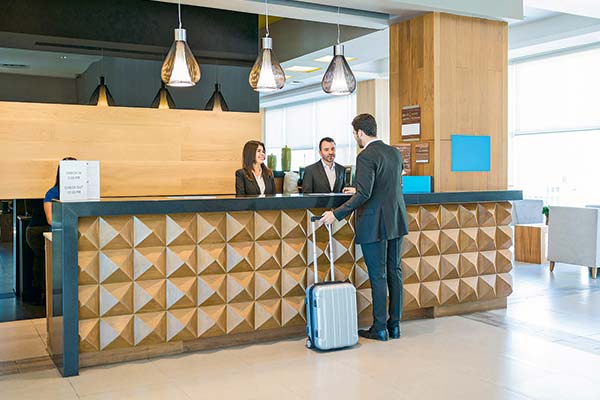 <p>FNE propone nueve medidas para aumentar competencia en mercado de hospedaje y advierte falencias en regulación de plataformas</p>