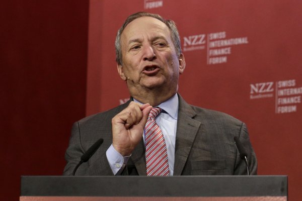 Larry Summers advierte que los inversores podrían estar subestimando el riesgo de inflación