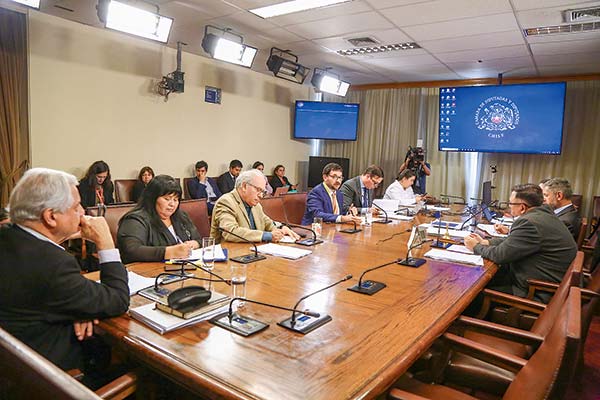 Acusación constitucional contra Montes: abogado defensor y jefe de asesores de La Moneda descartan responsabilidad del ministro