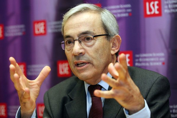 Ganador del Premio Nobel advierte sobre prisa hacia las STEM ante el auge de la IA