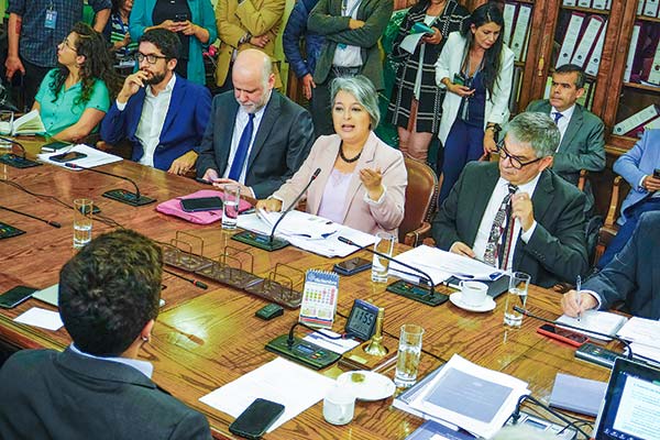 Reforma previsional: oposición se retira de la comisión y oficialismo logra iniciar la votación particular