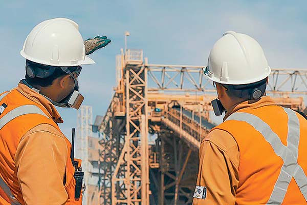 <p>Equipos autónomos y mujeres escalan como ejes cruciales en negociaciones colectivas mineras, que tendrán 42 procesos en 2024</p>