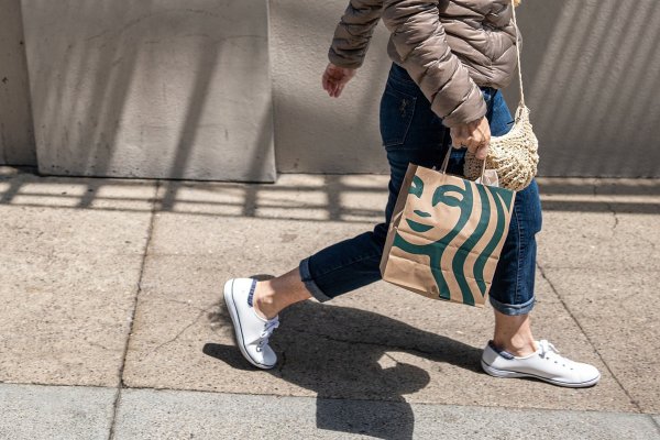 Starbucks apuesta por nuevos platos para atraer más clientes en el horario vespertino