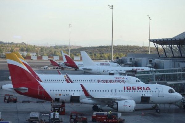 El personal de tierra de Iberia en España comenzará una huelga a medianoche