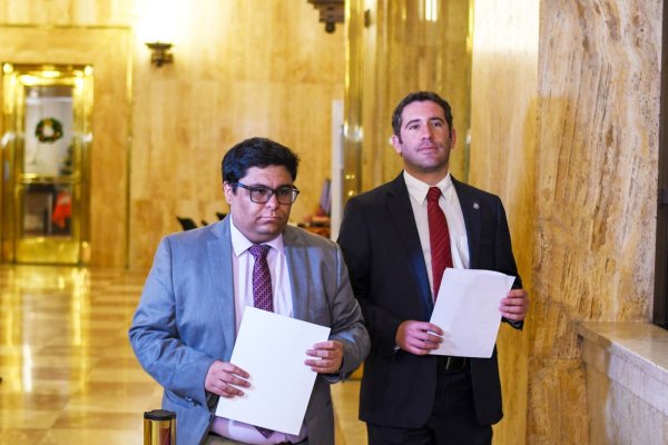 Republicanos piden pronunciamiento de Contraloría y sanción a ministros que participaron en reuniones con empresarios