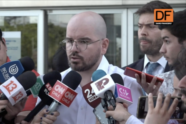 <p>Ahora en DF | Jackson inicia ofensiva judicial contra el empresario Jorge Errázuriz y demanda al senador Fidel Espinoza (PS) por Caso Convenios</p>
