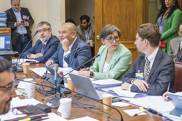 Isapres: Comisión de Salud del Senado avanza con ley corta y espera despachar el proyecto el próximo martes