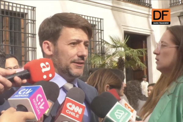<p>Ahora en DF | Ministro de Energía se refiere a proyecto de ley que será propuesto para evitar alzas significativas en las cuentas de la luz</p>