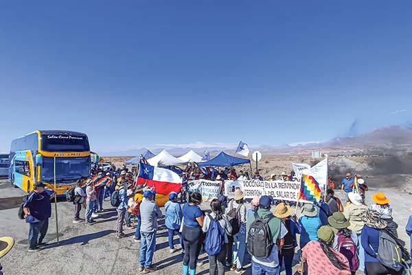 Atacameños mantienen movilización y empresas alertan que ponen en riesgo producción de litio