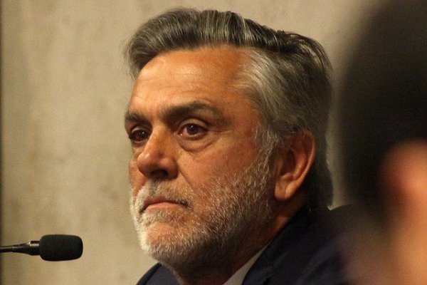 <p>Pablo Longueira defiende la actual Ley de Pesca: “Estoy orgulloso que lleve mi nombre”</p>