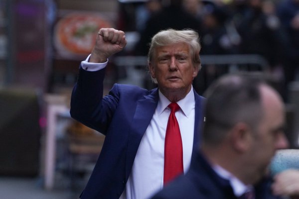 Encuesta en Iowa muestra a Trump muy por delante de sus rivales en la carrera presidencial republicana