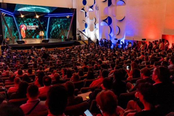 <p>El Presidente Gabriel Boric junto a la ministra de Ciencia Aisén Etcheverry, en la apertura del Congreso Futuro 2024.</p>