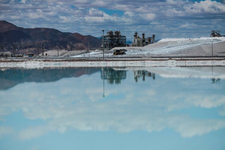 Chilena SQM suspende operaciones en el Salar de Atacama ante bloqueo de comunidades