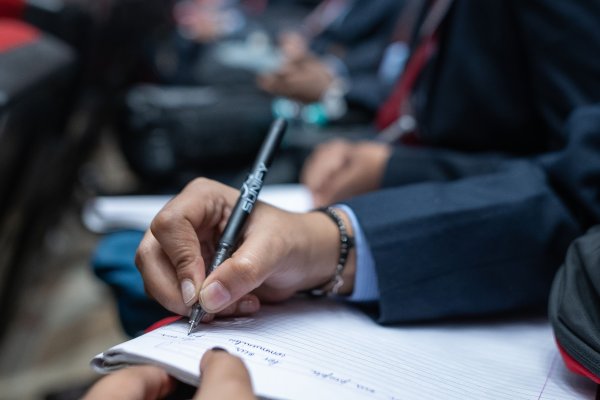 La IA puede imitar de manera convincente el estilo de escritura de una persona, aseguran investigadores
