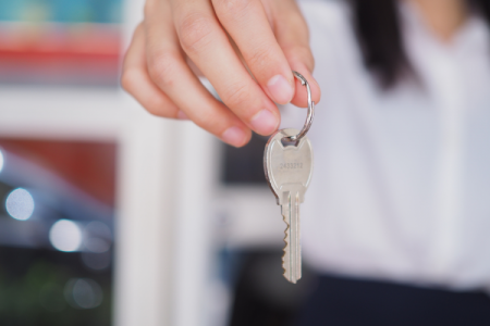 Cumplir el sueño de la casa propia parece imposible para un 60% de los millennials chilenos