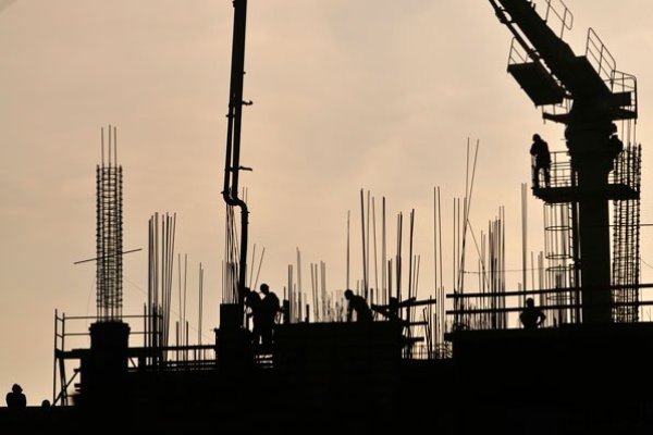 Acciones de Salfacorp y Besalco son las favoritas de Bci en sus apuestas de 2024 para el golpeado sector de la construcción
