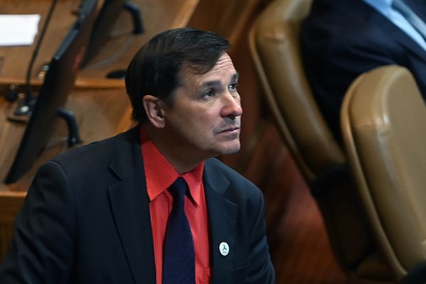 Diputado lleva a Contraloría al fiscal nacional económico por negarse a investigar eventual colusión en el precio del pan