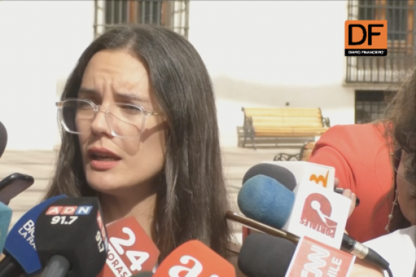 <p>Ahora en DF | Ministra Vallejo defiende a Maisa Rojas tras críticas por reunión con Zalaquett y dice que “no ha pretendido engañar a nadie”</p>